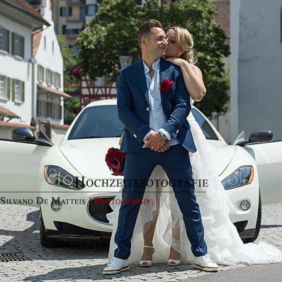 Italienische Hochzeit mit Maserati in der Unterstadt von Bremgarten mit Silvano De Matteis