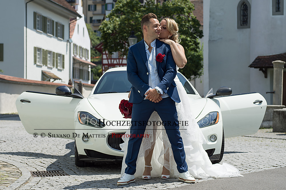 Italienische Hochzeit mit Maserati in der Unterstadt von Bremgarten mit Silvano De Matteis